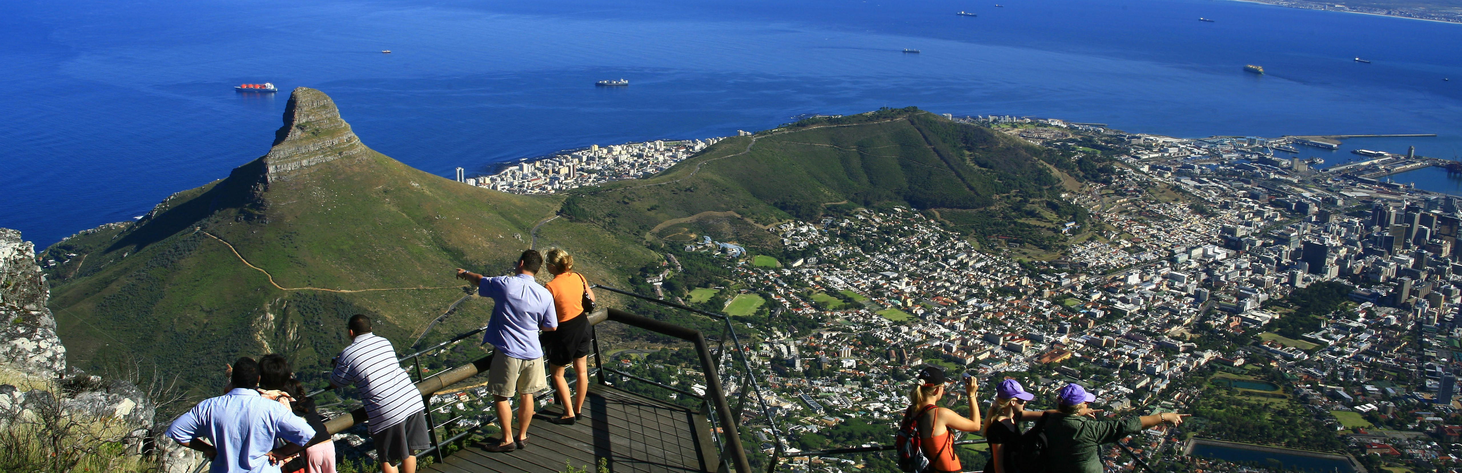 Visitors_viewing_city_from_Top_Station (2).jpg