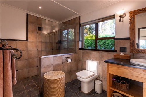 En-suite bathroom En-suite bathroom